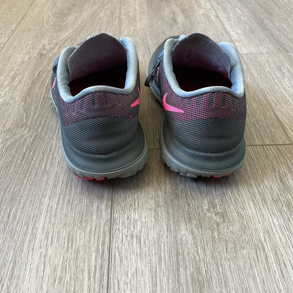 Nikes Running - Picture 5 of 8